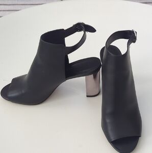 Banana Republic Black Peep Toe Bootie With Silver Block Heel; Size 8